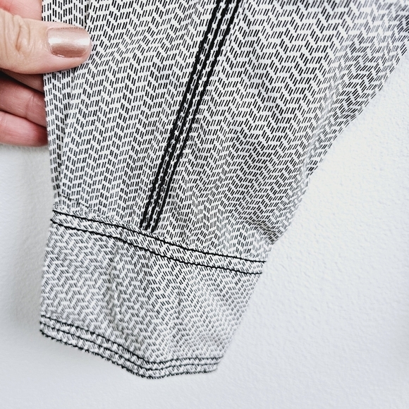 BKE Tailored Fit Haslet Shirt in White & Black NWT, size Medium - Picture 11 of 16